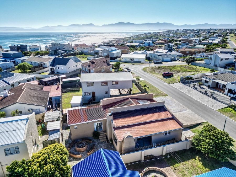 4 Bedroom Property for Sale in Perlemoenbaai Western Cape